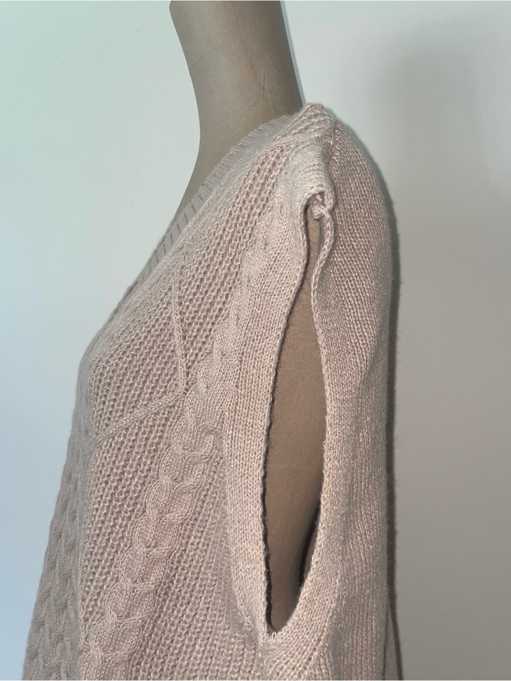 SIMPLE Women's Cable Knit V-Neck Sleeveless Top -soft -stretchy‎ - Picture 4 of 8